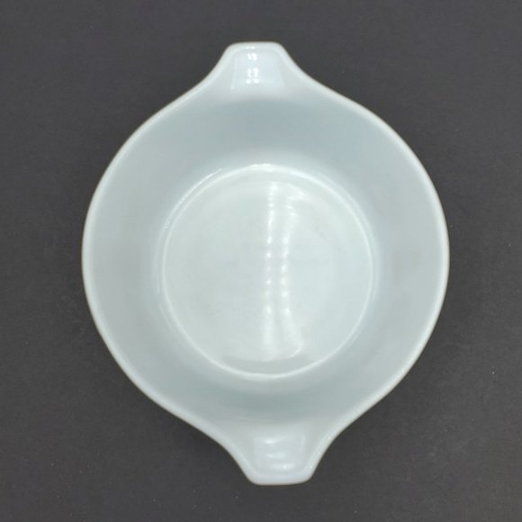 Pyrex 472-B 750 ml Butterfly Gold Casserole Dish Gold on White Baking Dish - Picture 5 of 8